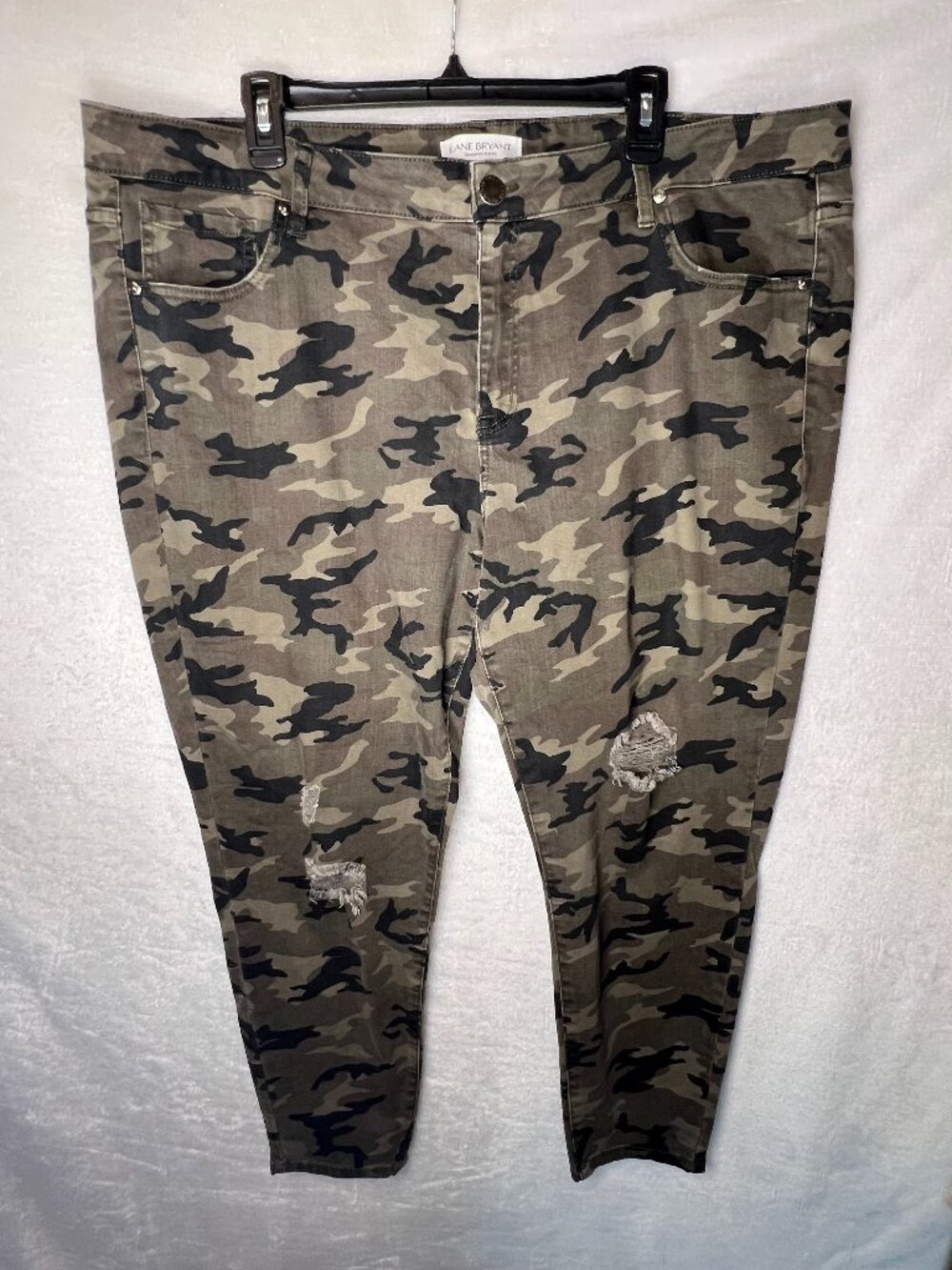 Comouflage cotton blend Lane Bryant distressed tapered leg jeans Sz 22